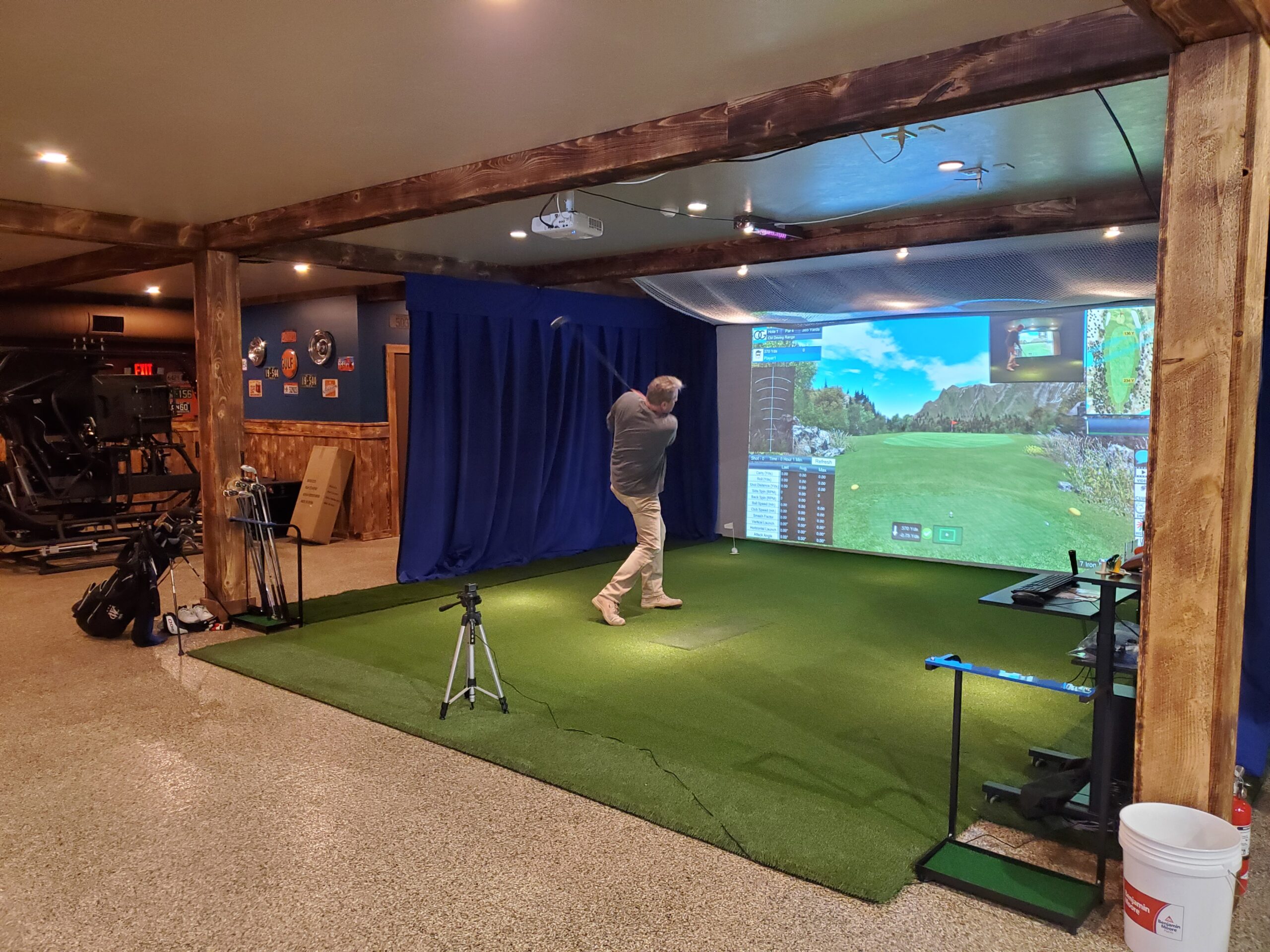 Indoor Links Golf Simulators - Golf Simulator Installers